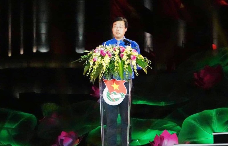 Đồng chí Lê Quốc Phong, Ủy viên dự khuyết Ban chấp hành Trung ương, Bí thư thứ nhất Trung ương Đoàn, Chủ tịch Hội LHTN Việt Nam phát biểu tại chương trình