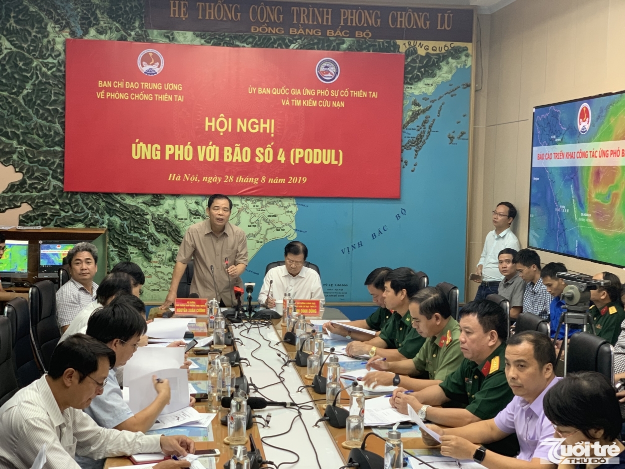 Bộ trưởng Bộ Nông nghiệp và Phát triển nông thôn, Phó trưởng ban thường trực Nguyễn Xuân Cường phát biểu tại cuộc họp