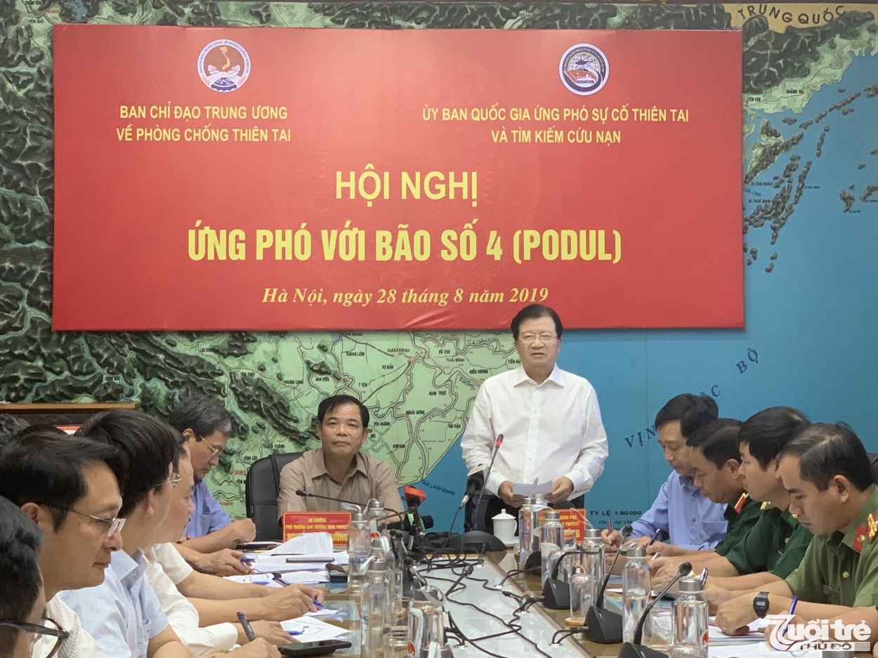 Phó Thủ tướng Chính phủ Trịnh Đình Dũng phát biểu chỉ đạo tại cuộc họp