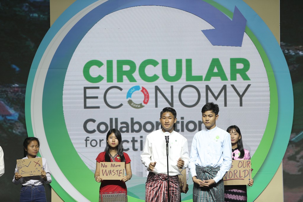 Đại diện các bạn trẻ ở khu vực ASEAN chia sẻ về những vấn đề môi trường đang cấp bách trong từng khu vực