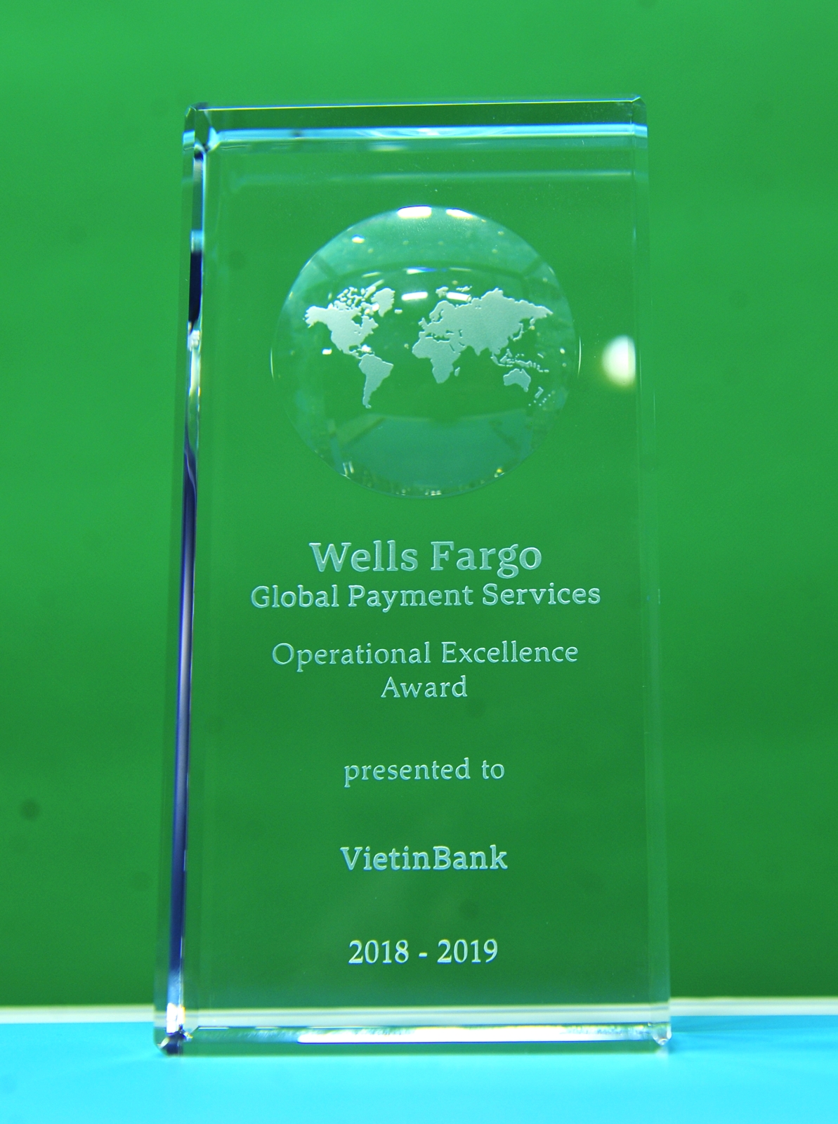Giải thưởng “Ngân hàng xử lý giao dịch thanh toán quốc tế xuất sắc 2018 - 2019” do Wells Fargo trao tặng