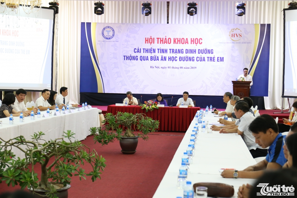 Hội thảo khoa học về cải thiện tình trạng dinh dưỡng thông qua bữa ăn học đường của trẻ em do Công ty TNHH Hương Việt Sinh phối hợp với Viện Y học ứng dụng Việt Nam tổ chức