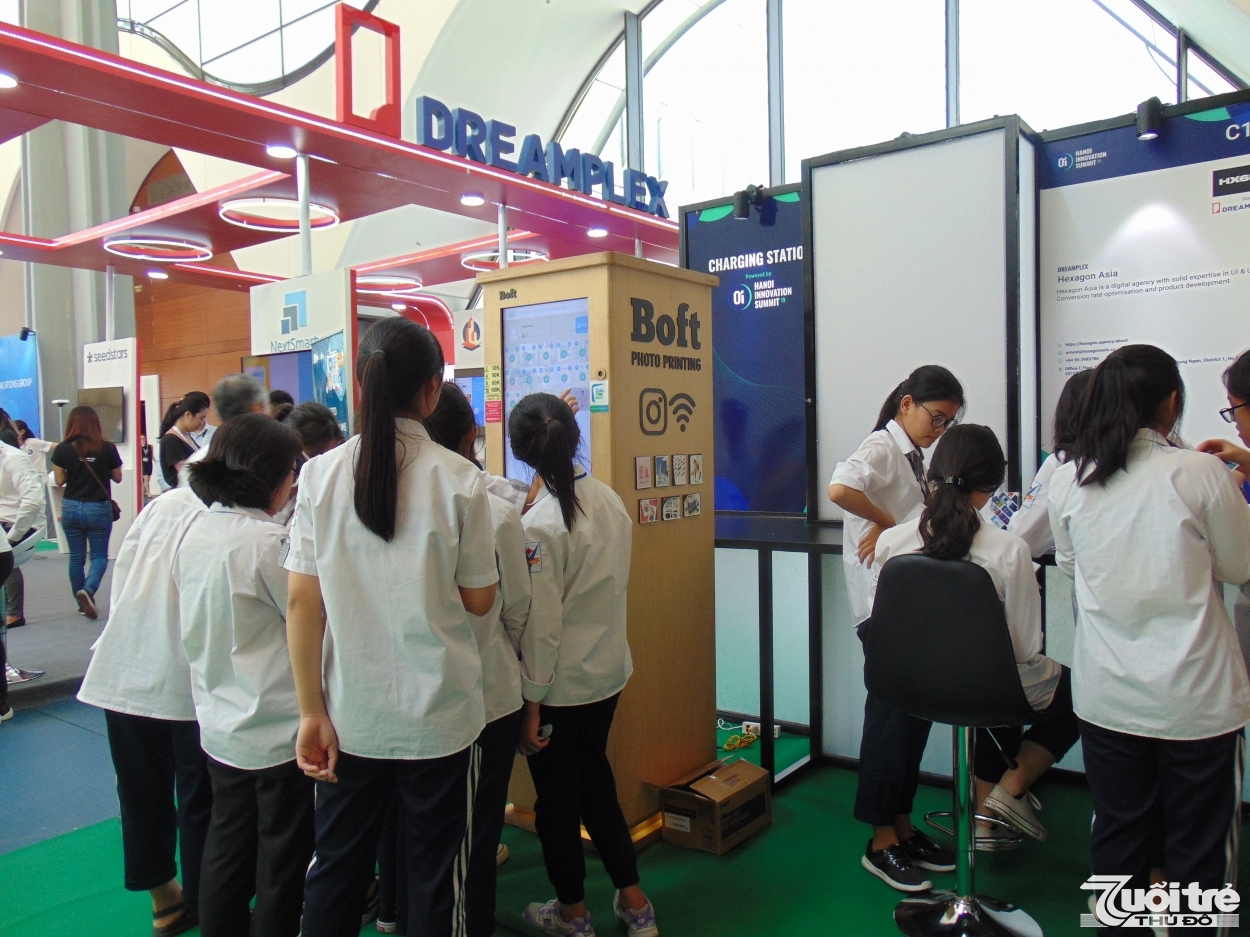 Diễn đàn khởi nghiệp sáng tạo Hà Nội 2019 còn thu hút đông đảo các em học sinh, sinh viên quan tâm