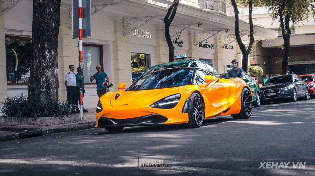 Cận cảnh siêu xe McLaren 720S màu cam của doanh nhân Nguyễn Quốc Cường