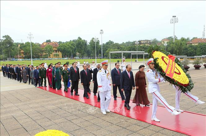 Lãnh đạo Đảng, Nhà nước, TP Hà Nội vào lăng viếng Chủ tịch Hồ Chí Minh