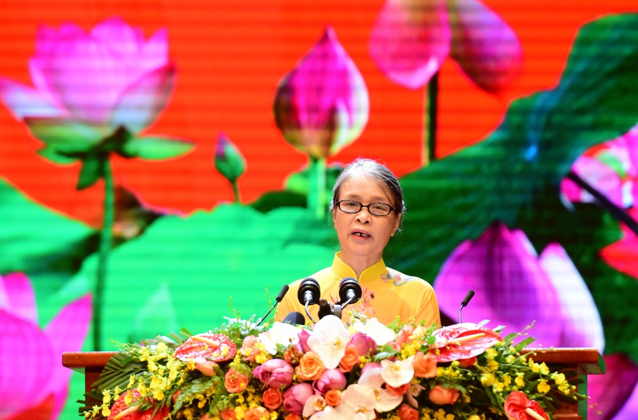 Bà Hoàng Thị Nữ, nguyên cán bộ Bảo tàng Hồ Chí Minh xúc động chia sẻ tại Lễ kỷ niệm