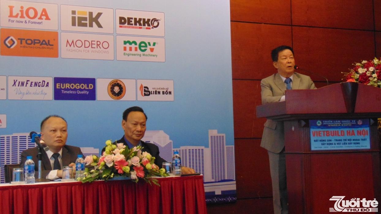 Ông Nguyễn Quang Cung, Chủ tịch Hiệp hội Xi măng Việt Nam, Phó Trưởng ban Tổ chức Triển lãm Quốc tế Xây dựng Vietbuild phát biểu tại buổi họp báo