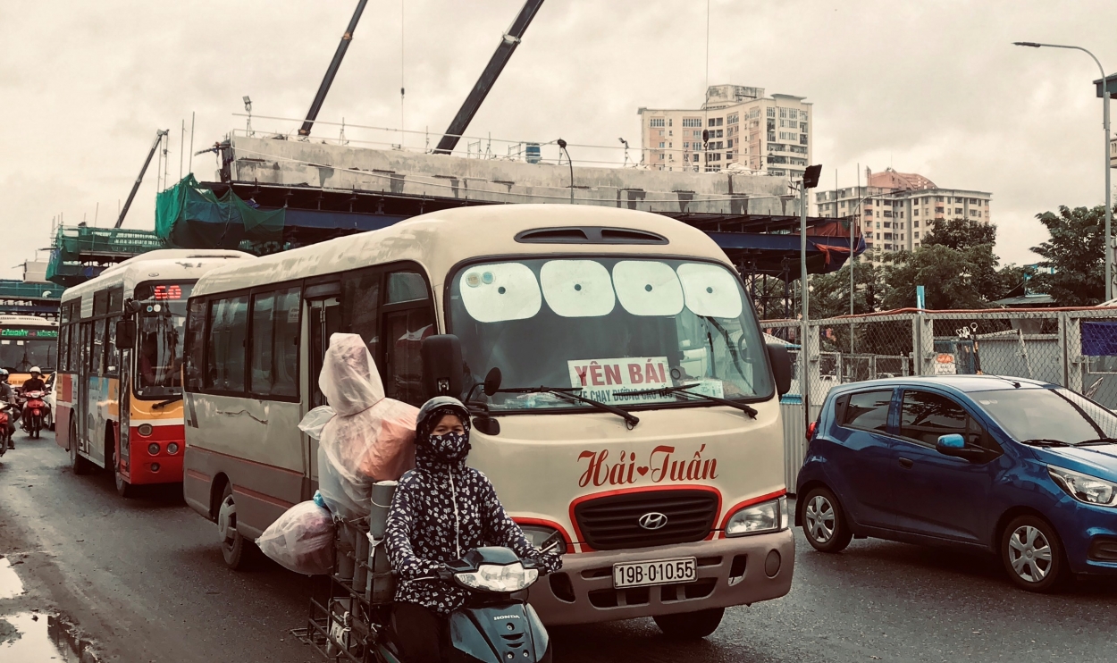 Tuyến đường cửa ngõ thành phố Hà Nội ùn tắc vì lượng người đổ về các tỉnh tăng cao