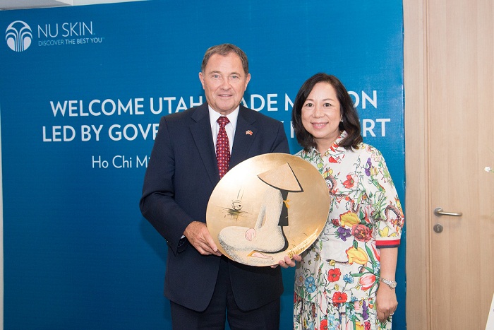 Thống đốc Bang Utah (Hoa Kỳ) đến thăm Văn phòng Nu Skin Việt Nam