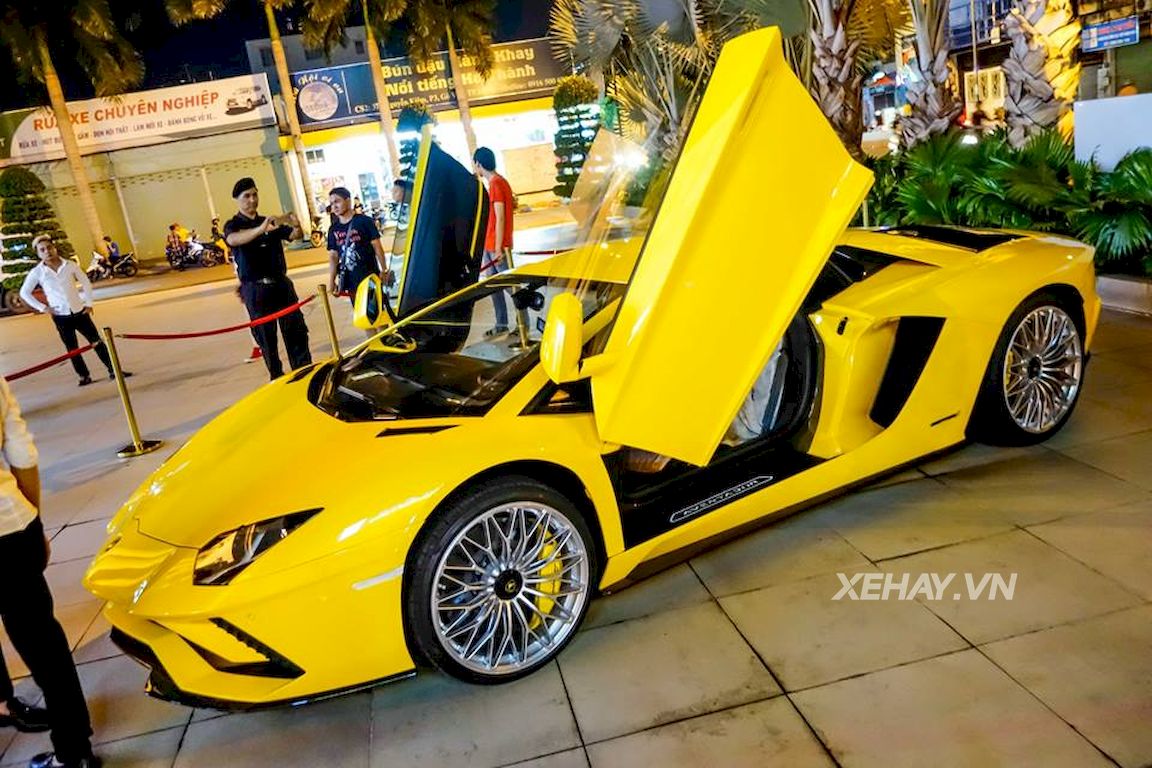 Lamborghini Aventador S độc nhất Việt Nam lần đầu đi dự sự kiện