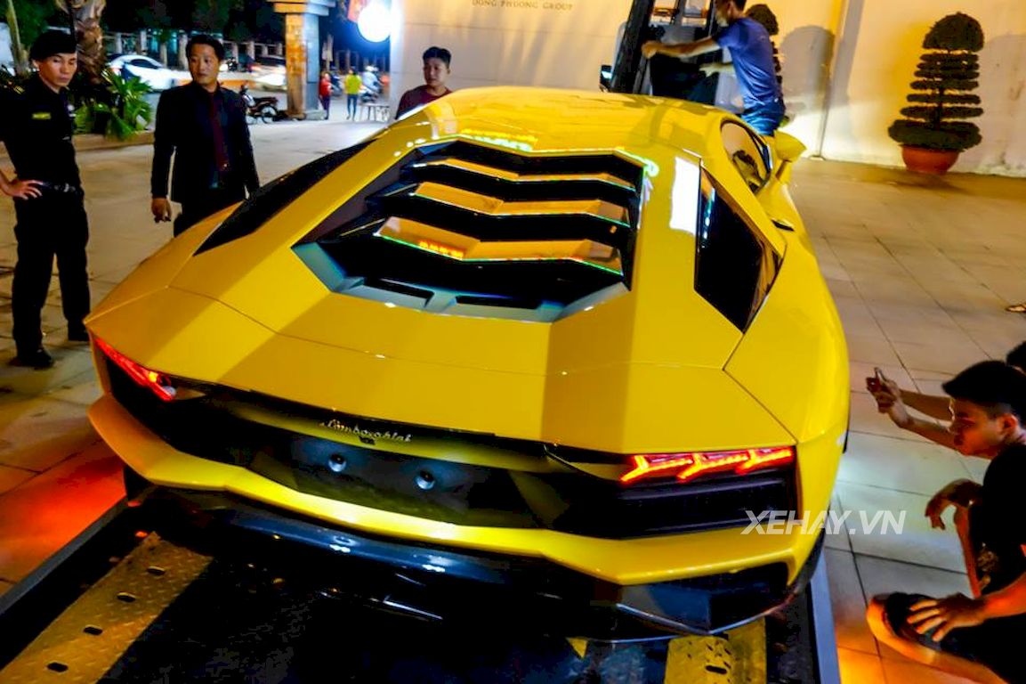 Lamborghini Aventador S độc nhất Việt Nam lần đầu đi dự sự kiện