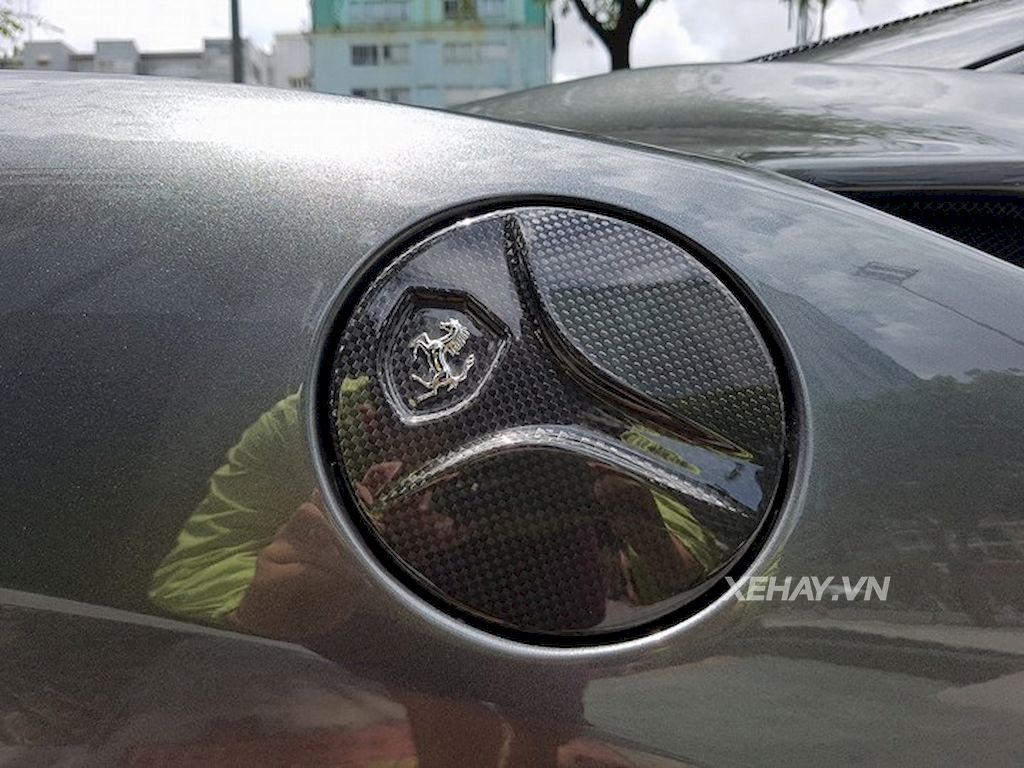Ferrari 488 GTB màu xám của Cường Đô La xuống phố ngày lễ 2/9