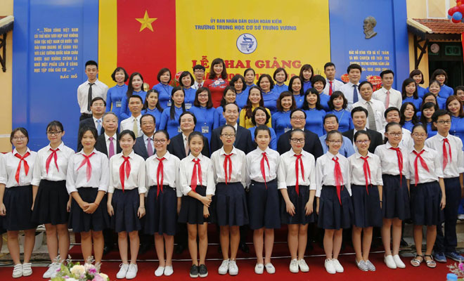 Chủ tịch nước dự lễ khai giảng năm học mới tại trường THCS Trưng Vương