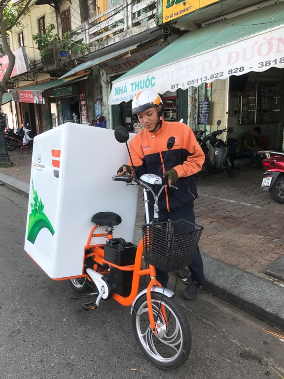 Dùng xe đạp điện để giao hàng: Bước tiến mới vì môi trường của Lazada