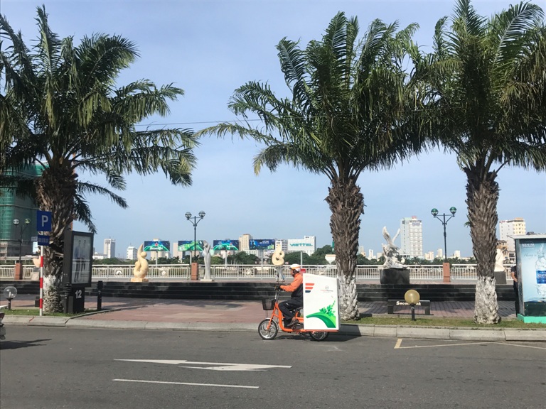 Dùng xe đạp điện để giao hàng: Bước tiến mới vì môi trường của Lazada