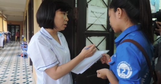 Sinh viên ĐH Kinh tế quốc dân nô nức ra quân phòng chống dịch sốt xuất huyết