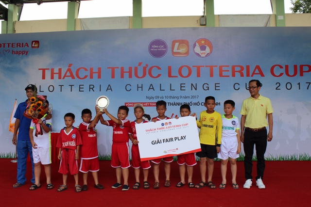 Đội tuyển KID STAR Phú Nhuận vô địch Lotteria Cup 2017
