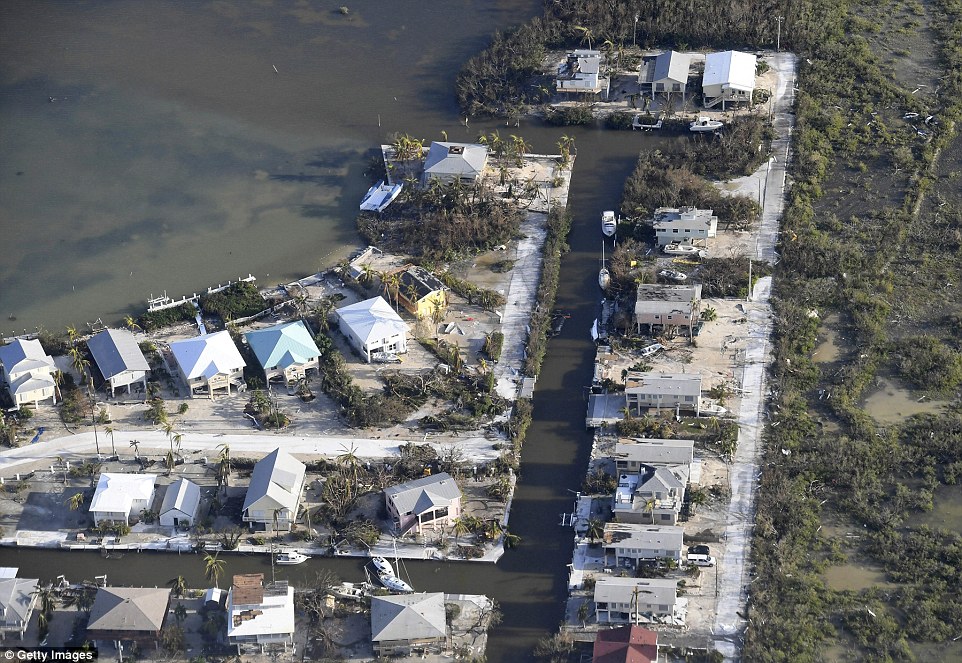 Florida tan hoang, ngập lụt sau bão