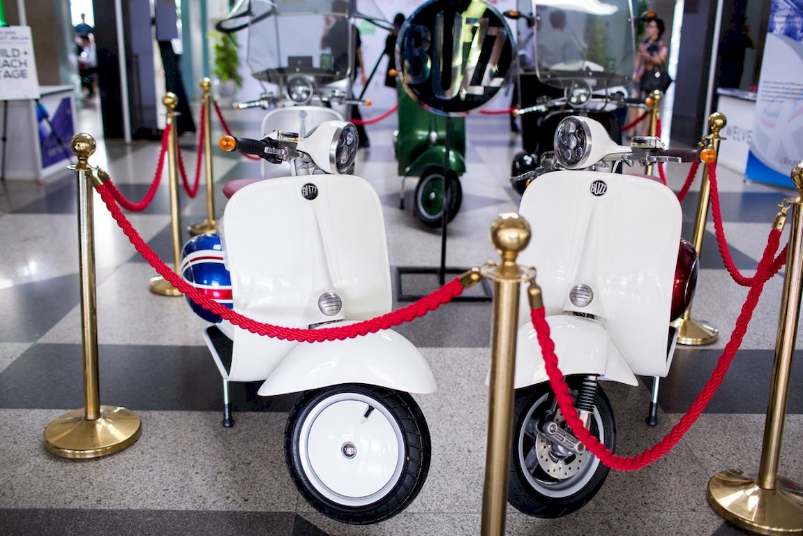 BUZZ 1 - xe máy điện mang kiểu dáng Vespa cổ được sản xuất tại Việt Nam