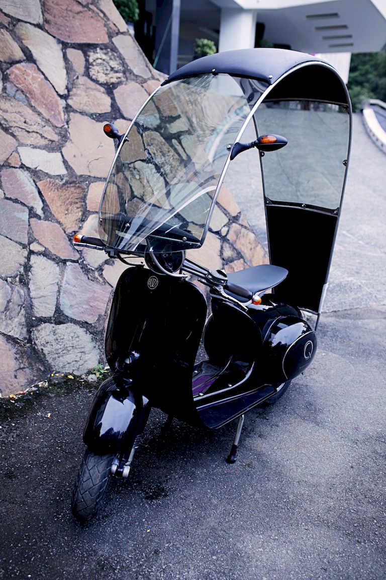 BUZZ 1 - xe máy điện mang kiểu dáng Vespa cổ được sản xuất tại Việt Nam