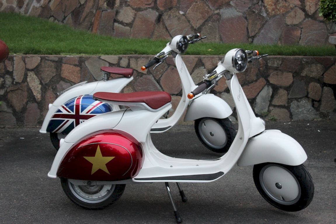 BUZZ 1 - xe máy điện mang kiểu dáng Vespa cổ được sản xuất tại Việt Nam