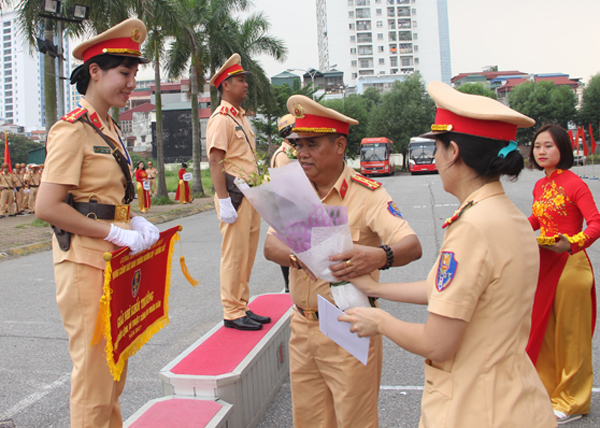 Cảnh sát giao thông Hà Nội sôi nổi dự thi điều lệnh Võ Thuật