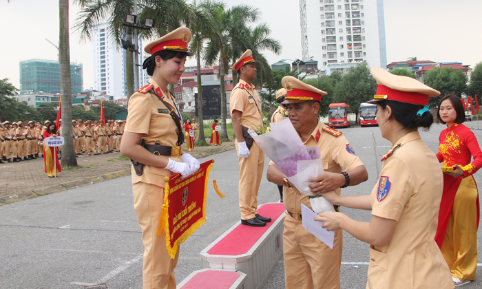 Cảnh sát giao thông Hà Nội sôi nổi dự thi điều lệnh Võ Thuật