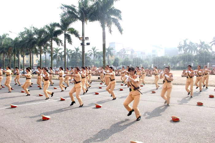 Cảnh sát giao thông Hà Nội sôi nổi dự thi điều lệnh Võ Thuật