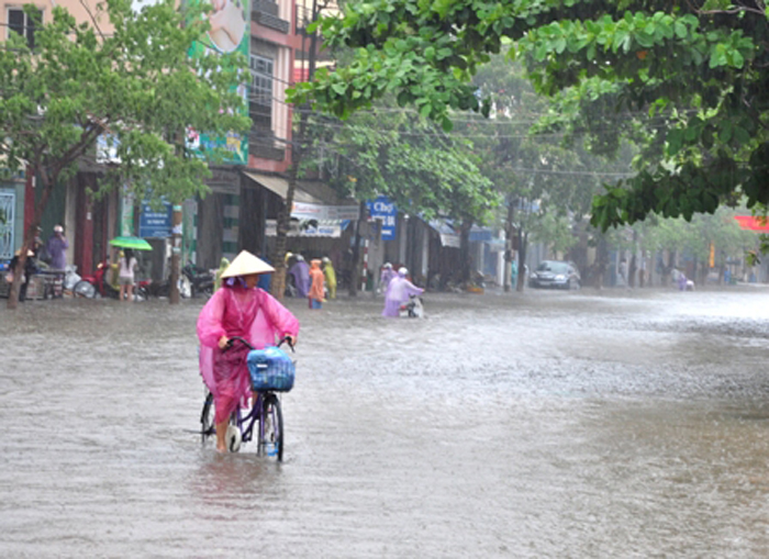 Nhiều tỉnh miền Trung sẽ mưa rất lớn khi bão số 10 vào đất liền