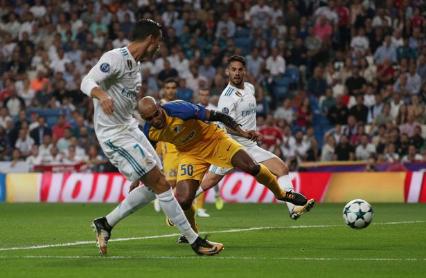 Real Madrid 3-0 APOEL Nicosia: Khi Ronaldo trở lại...