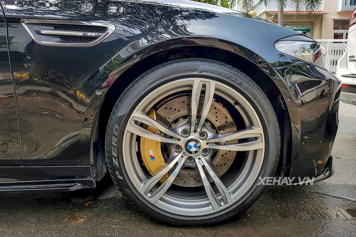 Ngắm siêu sedan BMW M5 F10 độc nhất Việt Nam vừa về tay Cường Đô La
