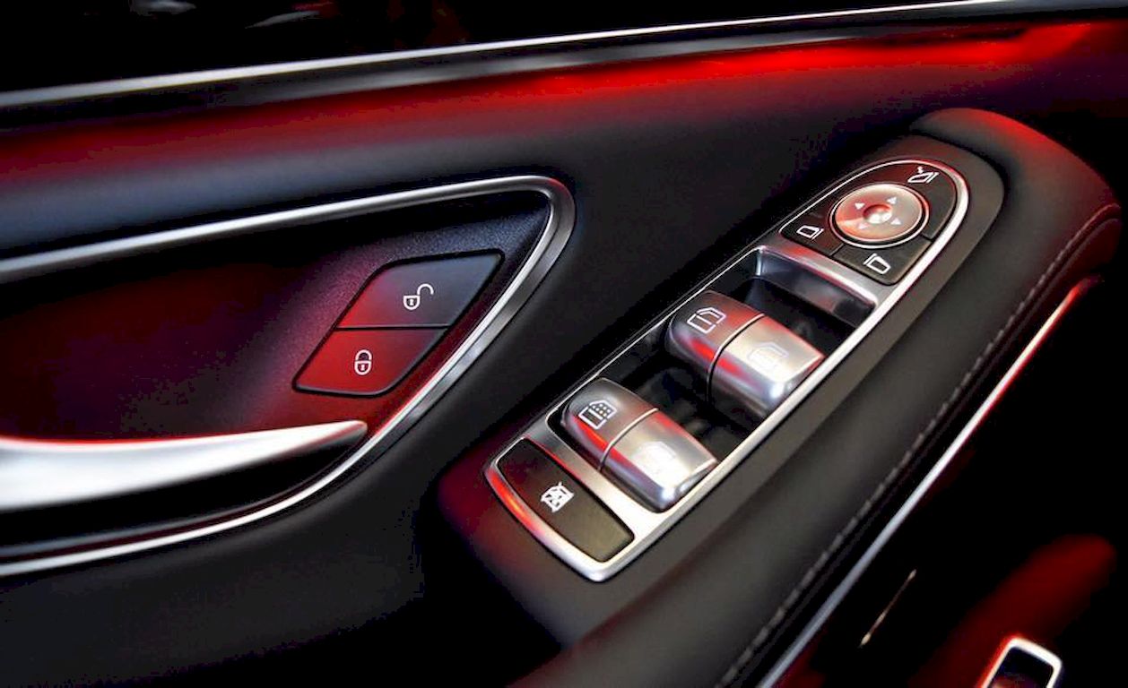 Mercedes-Maybach S500 phối màu đỏ đen duy nhất tại Việt Nam đang tìm chủ nhân