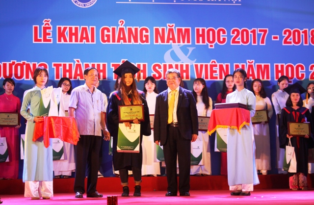 Viện Đại học Mở Hà Nội tưng bừng khai giảng năm học mới