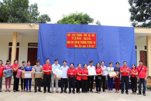 Mang niềm vui đến cho người dân nghèo huyện Mường Tè