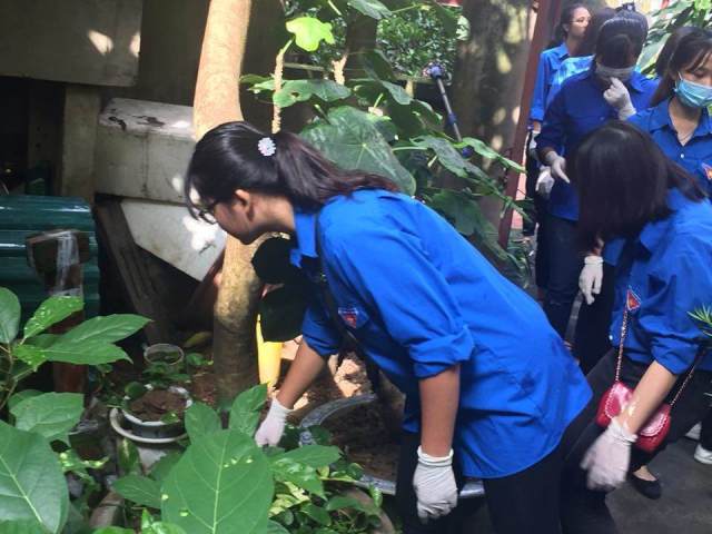 Gần 200 đoàn viên, thanh niên quận Long Biên ra quân vệ sinh môi trường phòng chống dịch sốt xuất huyết