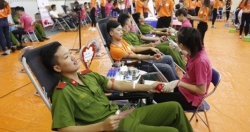 Thanh niên hiến máu vì người bệnh sốt xuất huyết