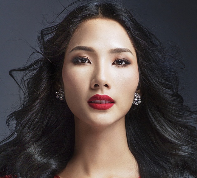 Hoàng Thùy lộng lẫy khẳng định sức hút trên đường đua vương miện