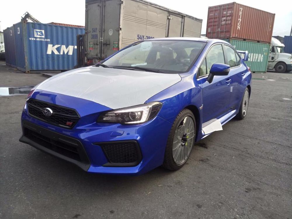 Ngắm Subaru WRX STI 2018 màu xanh dương nổi bật vừa cập bến Việt Nam