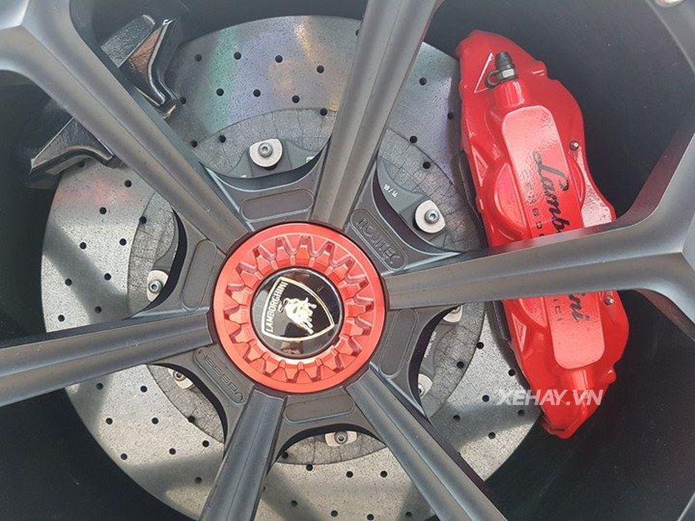 TP.HCM: Lamborghini Aventador LP700-4 