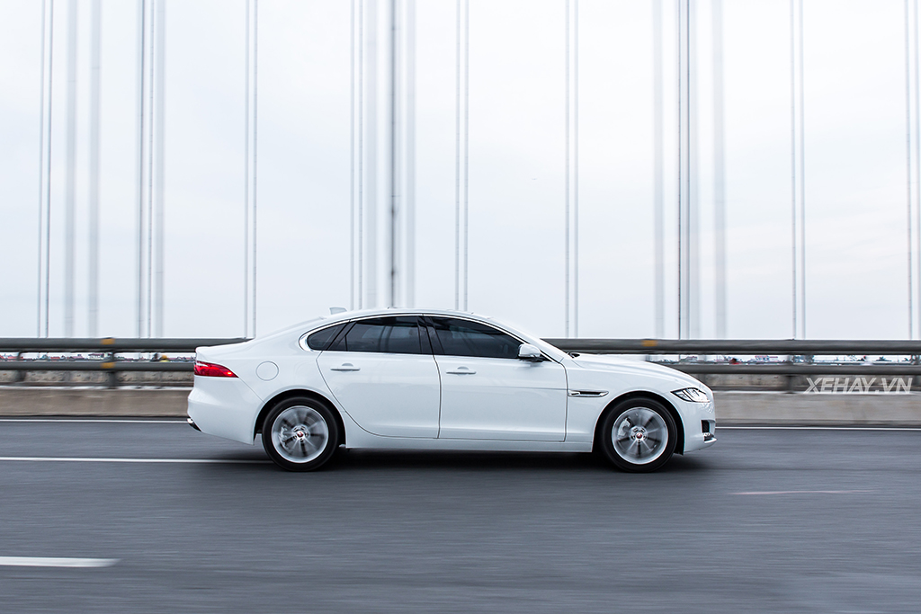 [ĐÁNH GIÁ XE] Jaguar XF Prestige 2017 - Cá tính riêng, sức hút riêng
