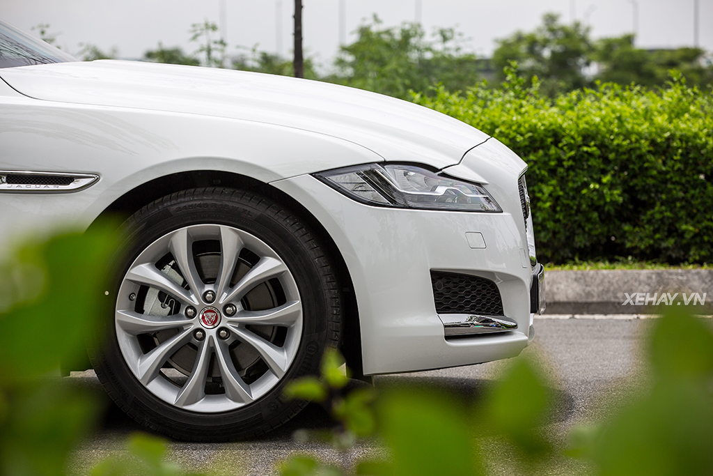 [ĐÁNH GIÁ XE] Jaguar XF Prestige 2017 - Cá tính riêng, sức hút riêng