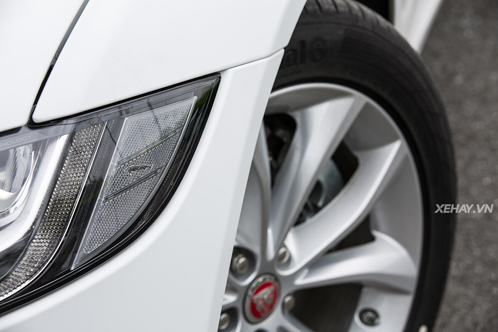 [ĐÁNH GIÁ XE] Jaguar XF Prestige 2017 - Cá tính riêng, sức hút riêng