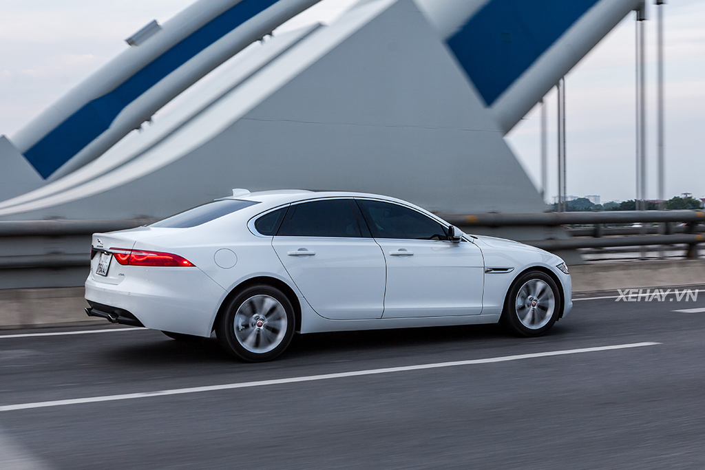[ĐÁNH GIÁ XE] Jaguar XF Prestige 2017 - Cá tính riêng, sức hút riêng