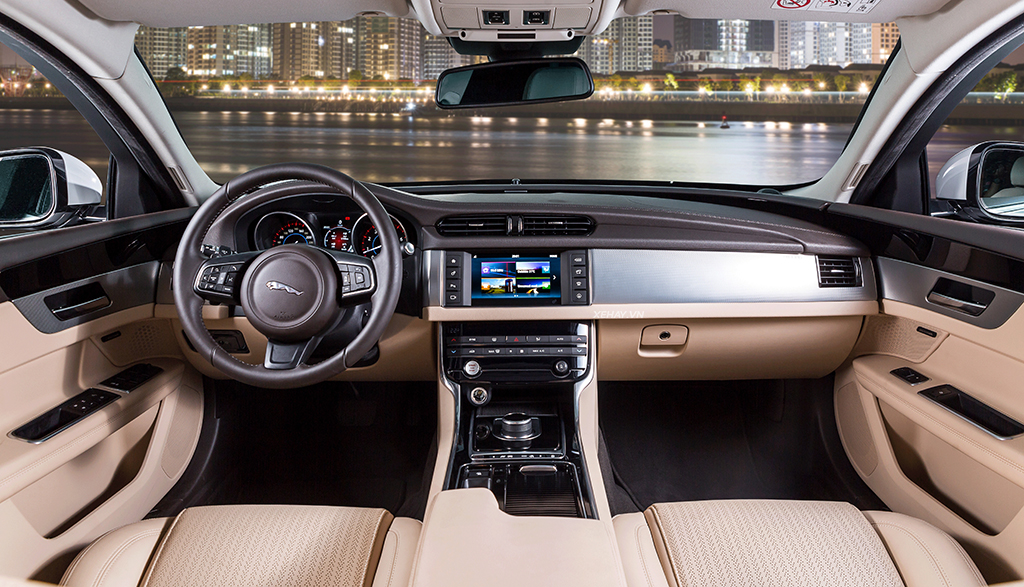 [ĐÁNH GIÁ XE] Jaguar XF Prestige 2017 - Cá tính riêng, sức hút riêng