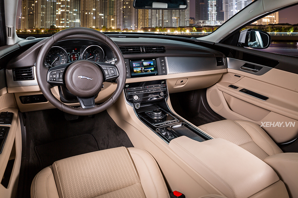 [ĐÁNH GIÁ XE] Jaguar XF Prestige 2017 - Cá tính riêng, sức hút riêng