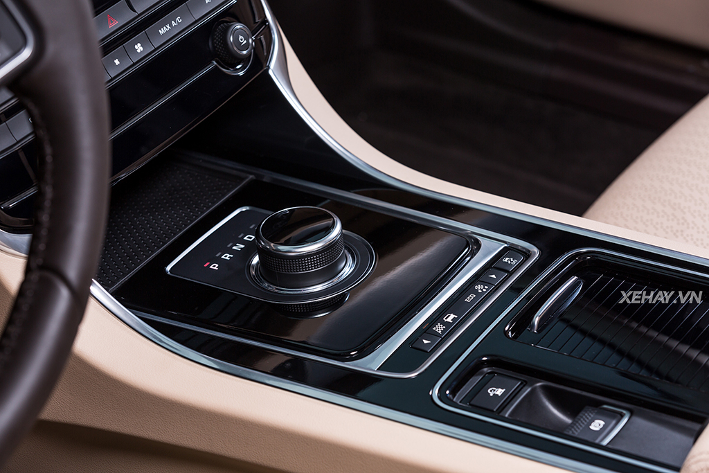[ĐÁNH GIÁ XE] Jaguar XF Prestige 2017 - Cá tính riêng, sức hút riêng