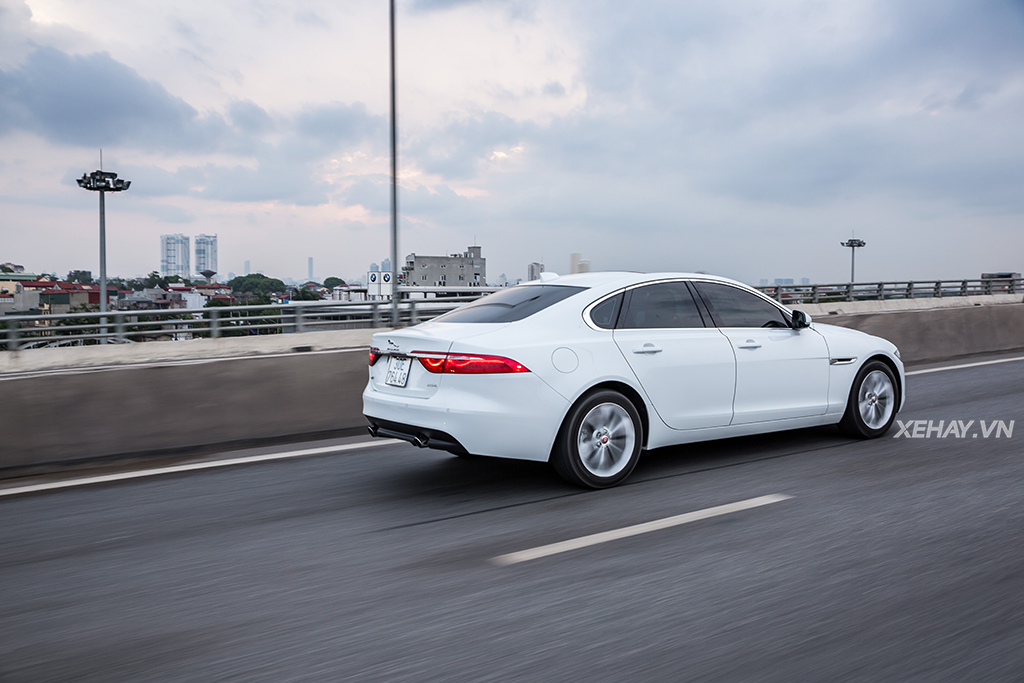 [ĐÁNH GIÁ XE] Jaguar XF Prestige 2017 - Cá tính riêng, sức hút riêng
