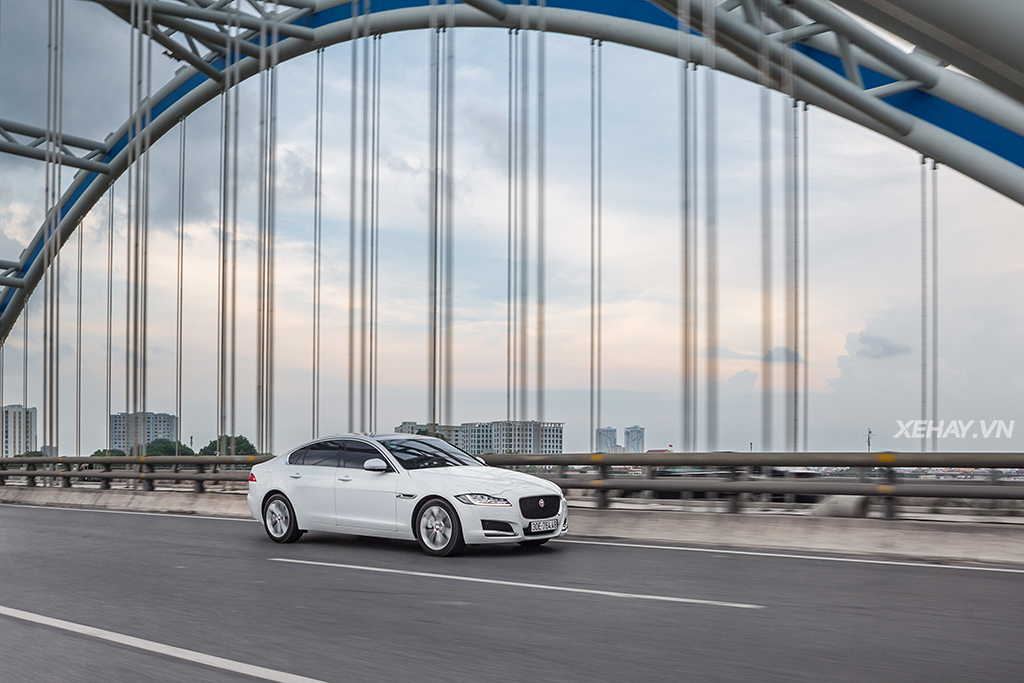 [ĐÁNH GIÁ XE] Jaguar XF Prestige 2017 - Cá tính riêng, sức hút riêng