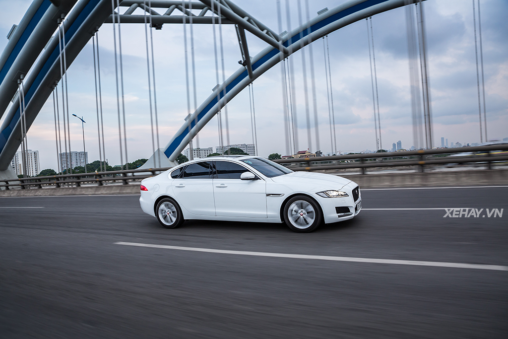 [ĐÁNH GIÁ XE] Jaguar XF Prestige 2017 - Cá tính riêng, sức hút riêng