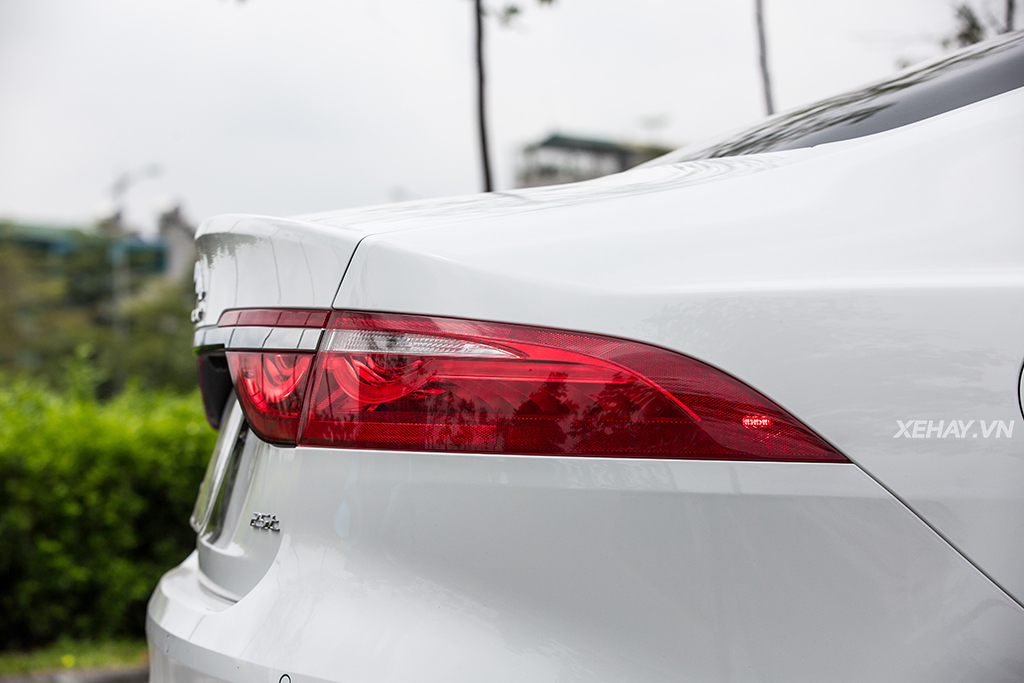 [ĐÁNH GIÁ XE] Jaguar XF Prestige 2017 - Cá tính riêng, sức hút riêng